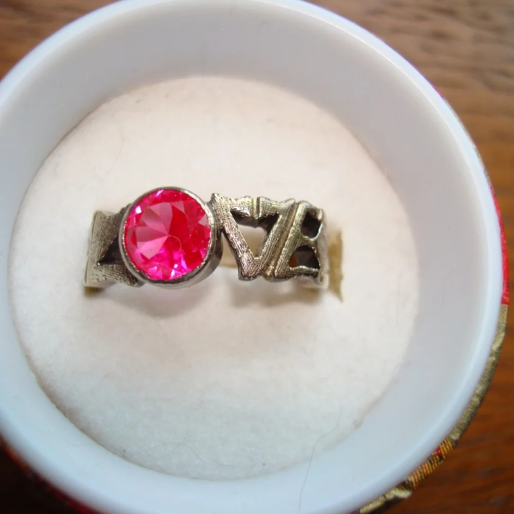 Unique LOVE RING - Picture 1 of 7